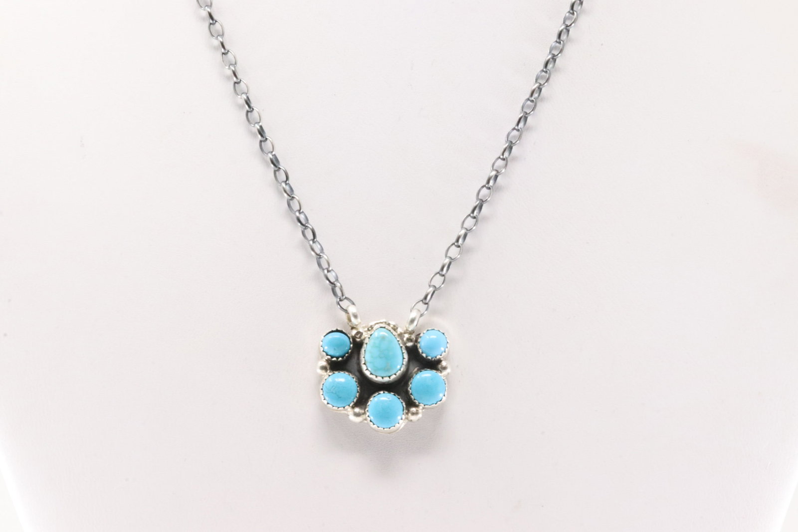 Native America Navajo Sterling Silver Kingman Turquoise Necklace By Alicia Wilson.: This is a Native America Navajo Sterling Silver Kingman Turquoise Necklace By Alicia Wilson. Necklace length: 16.00"
