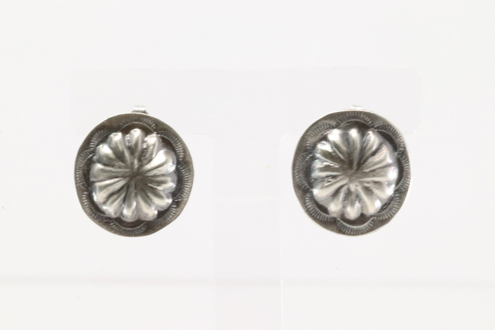Native America Navajo Sterling Silver Conch Post Earring's By Joan Begay.: This is a Native America Navajo Sterling Silver Conch Post Earring's By Joan Begay.