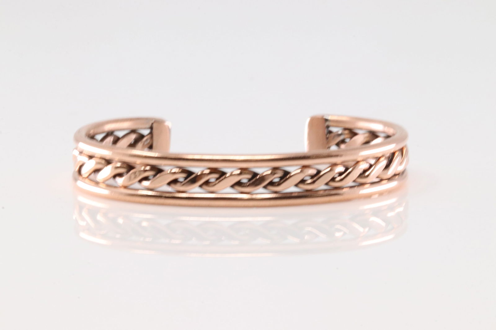 Native America Navajo Copper Bracelet Cuff By Elaine Tahe.: This is a Native America Navajo Copper Bracelet Cuff By Elaine Tahe.