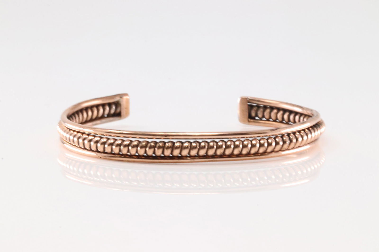 Native America Navajo Copper Bracelet Cuff By Elaine Tahe.: This is a Native America Navajo Copper Bracelet Cuff By Elaine Tahe.