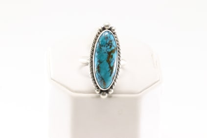 Native America Navajo Sterling Silver Turquoise Ring.