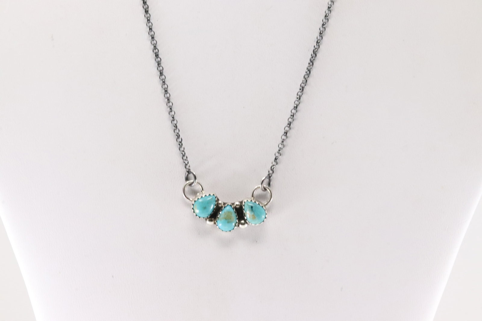 Native America Navajo Sterling Silver Turquoise Necklace By M.R.: This is a Native America Navajo Sterling Silver Turquoise Necklace By M.R. Necklace length: 16.00"