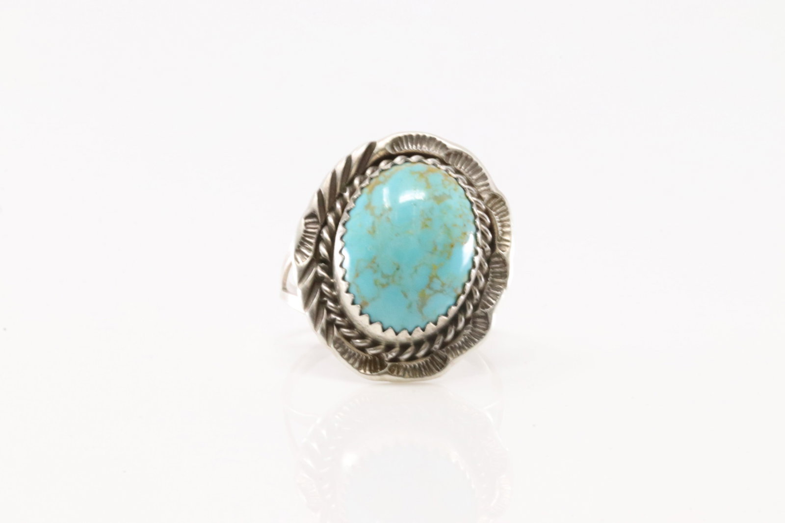 Native America Navajo Sterling Silver Turquoise Ring By F.: This is a Native America Navajo Sterling Silver Turquoise Ring By F. Ring size: 8.00. vggrny