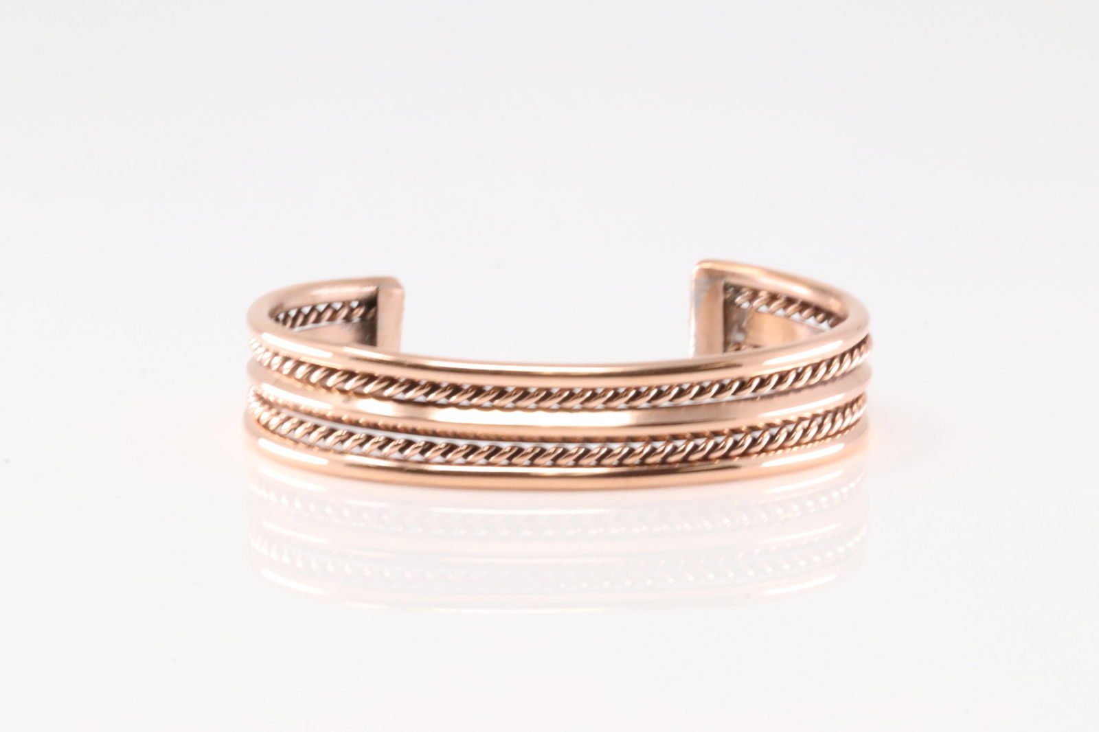 Native America Navajo Copper Bracelet Cuff By Elaine Tahe.: This is a Native America Navajo Copper Bracelet Cuff By Elaine Tahe.
