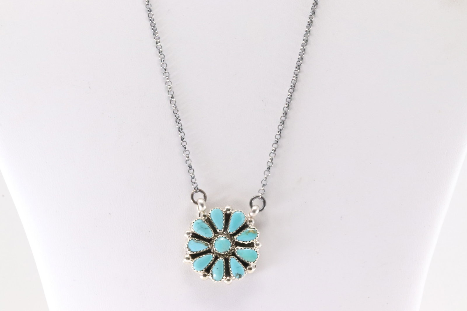 Native American Navajo Sterling Silver Kingman Turquoise Necklace By Alicia Wilson.: This is a Native American Navajo Sterling Silver Kingman Turquoise Necklace By Alicia Wilson. Necklace length: 18.00"