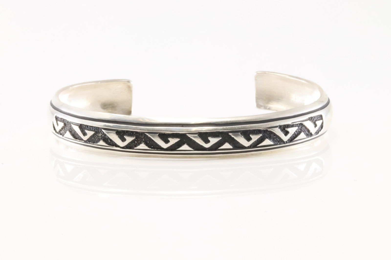 Native America Navajo Sterling Silver Design Stamped Bracelet Cuff By T&R Singer. (1 of 4)