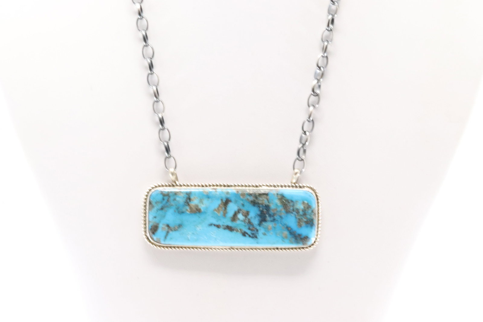 Native America Navajo Sterling Silver Kingman Turquoise Necklace By Larry Etcitty.: This is a Native America Navajo Sterling Silver Kingman Turquoise Necklace By Larry Etcitty. Necklace length: 16.00"