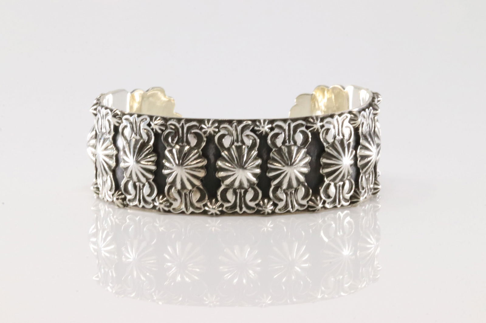Native America Navajo Sterling Silver Stamped Star Bracelet Cuff By Bobby Platero. (1 of 4)