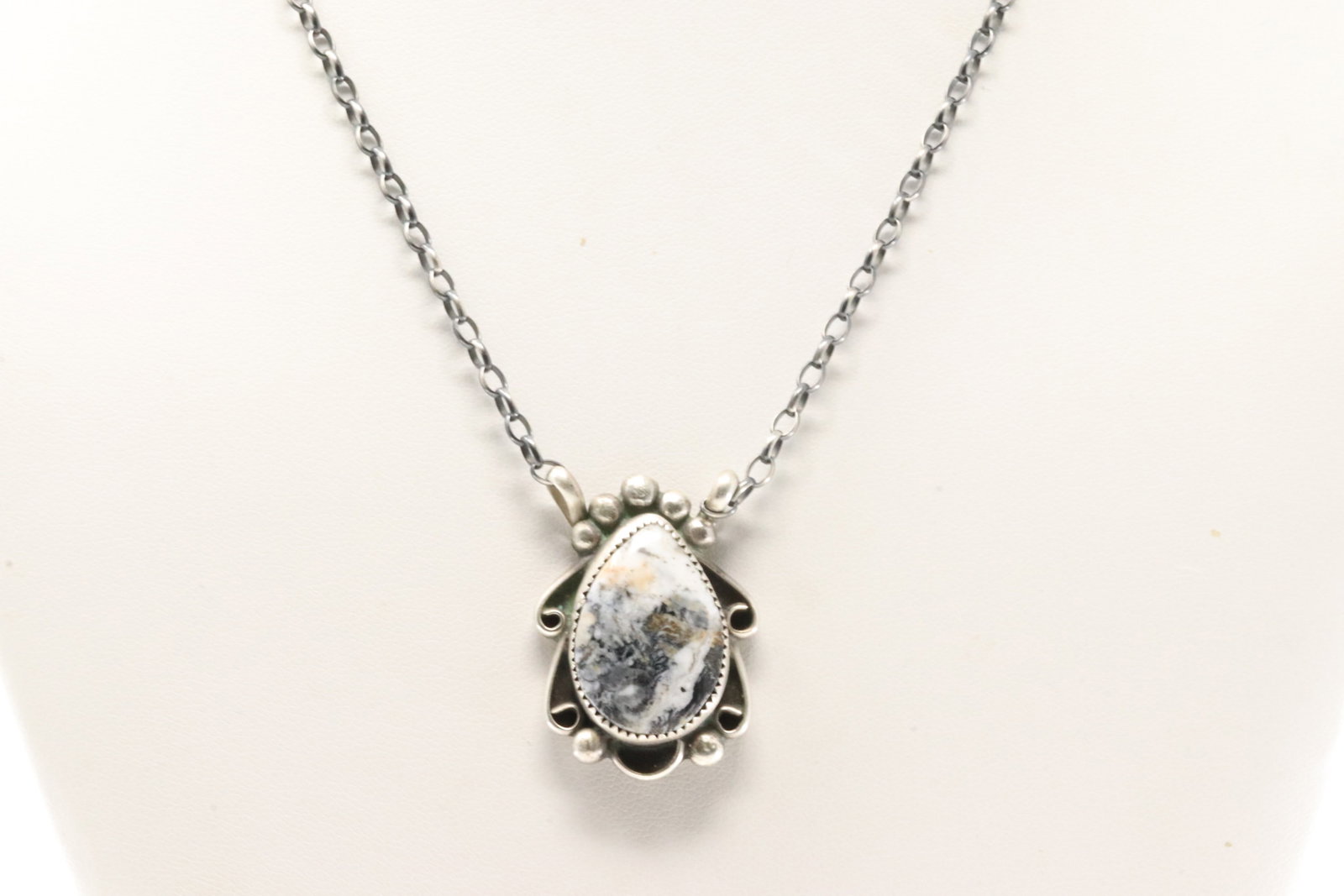 Native America Navajo Sterling Silver White Buffalo Necklace By Wilbert James.: This is a Native America Navajo Sterling Silver White Buffalo Necklace By Wilbert James. Necklace length: 16.00"