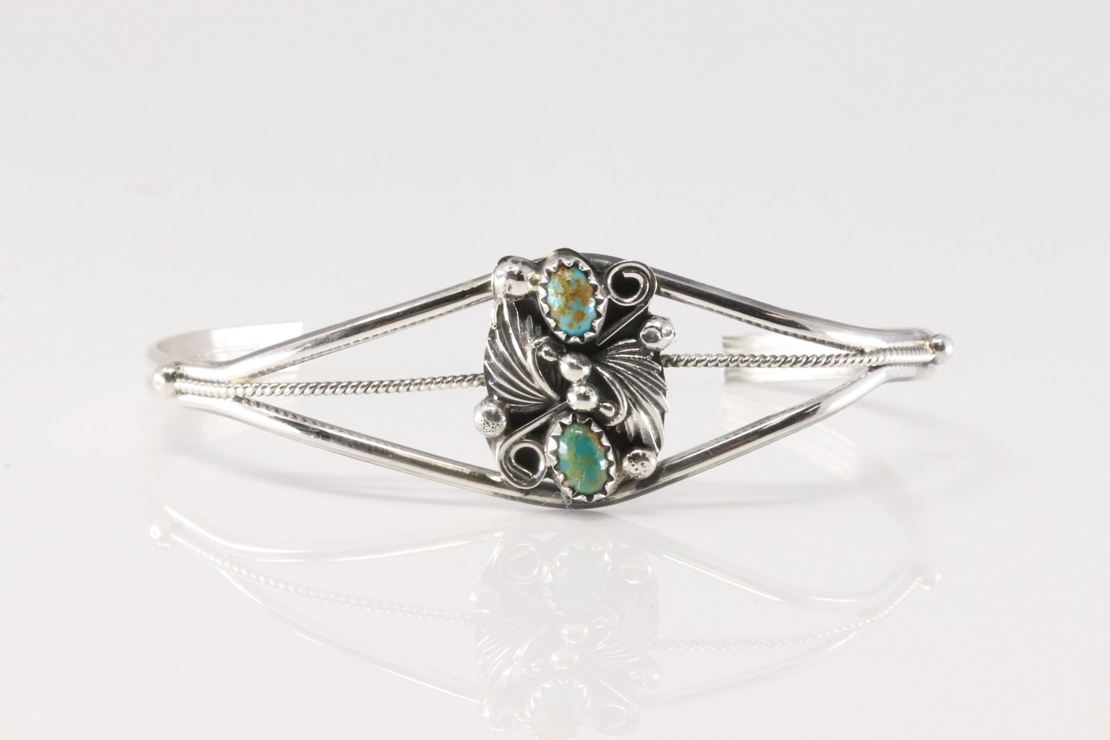 Native America Navajo Sterling Silver Turquoise Bracelet Cuff By Harris Largo.: This is a Native America Navajo Sterling Silver Turquoise Bracelet Cuff By Harris Largo.
