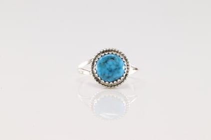 Native America Navajo Sterling Silver Turquoise Ring.