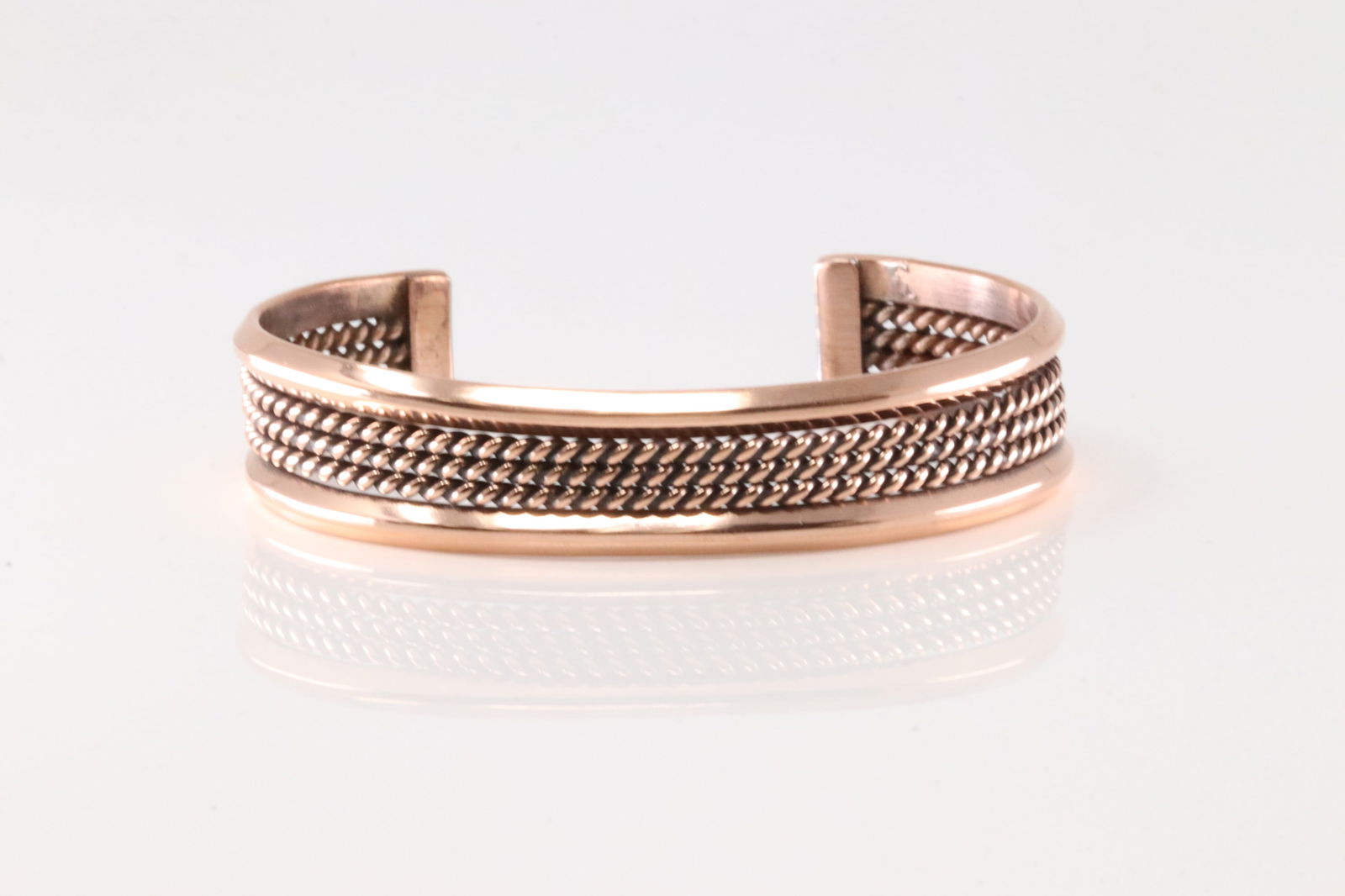 Native America Navajo Copper Bracelet Cuff By Elaine Tahe.: This is a Native America Navajo Copper Bracelet Cuff By Elaine Tahe.