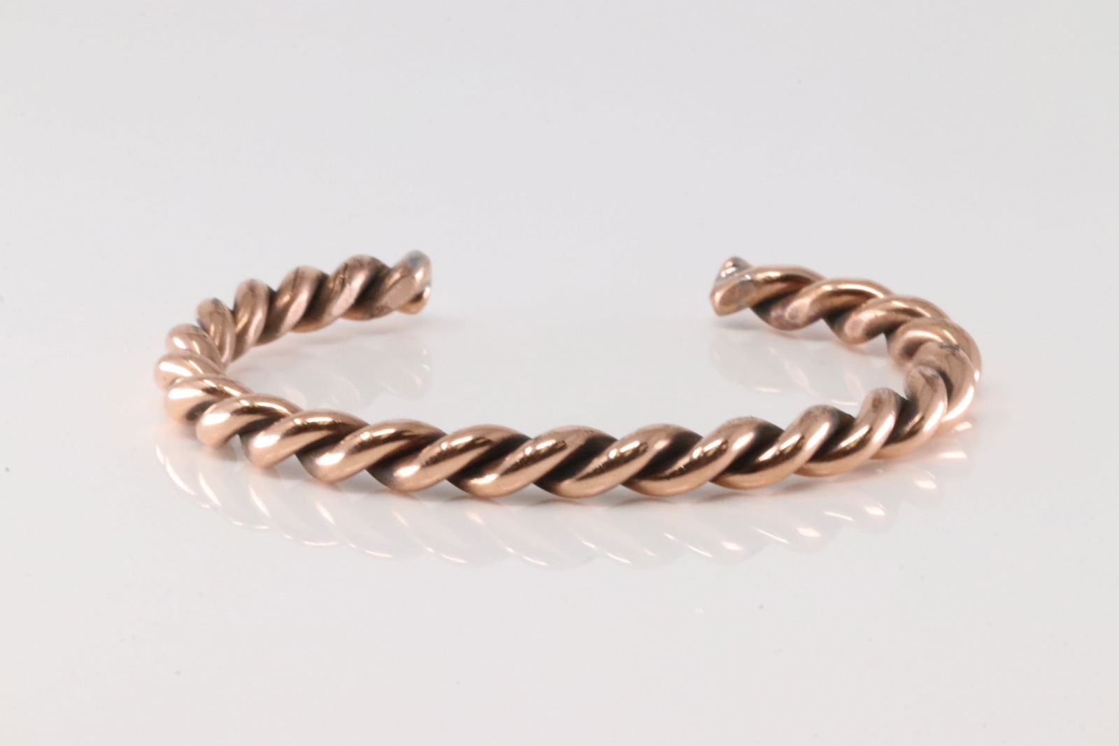 Native America Navajo Copper Bracelet Cuff By Elaine Tahe.: This is a Native America Navajo Copper Bracelet Cuff By Elaine Tahe.