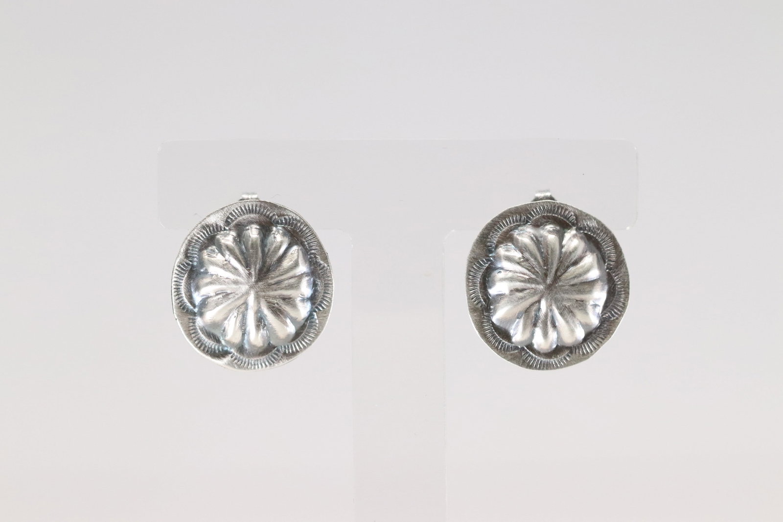 Native America Navajo Sterling Silver Conch Post Earring's By Joan Begay.: This is a Native America Navajo Sterling Silver Conch Post Earring's By Joan Begay.
