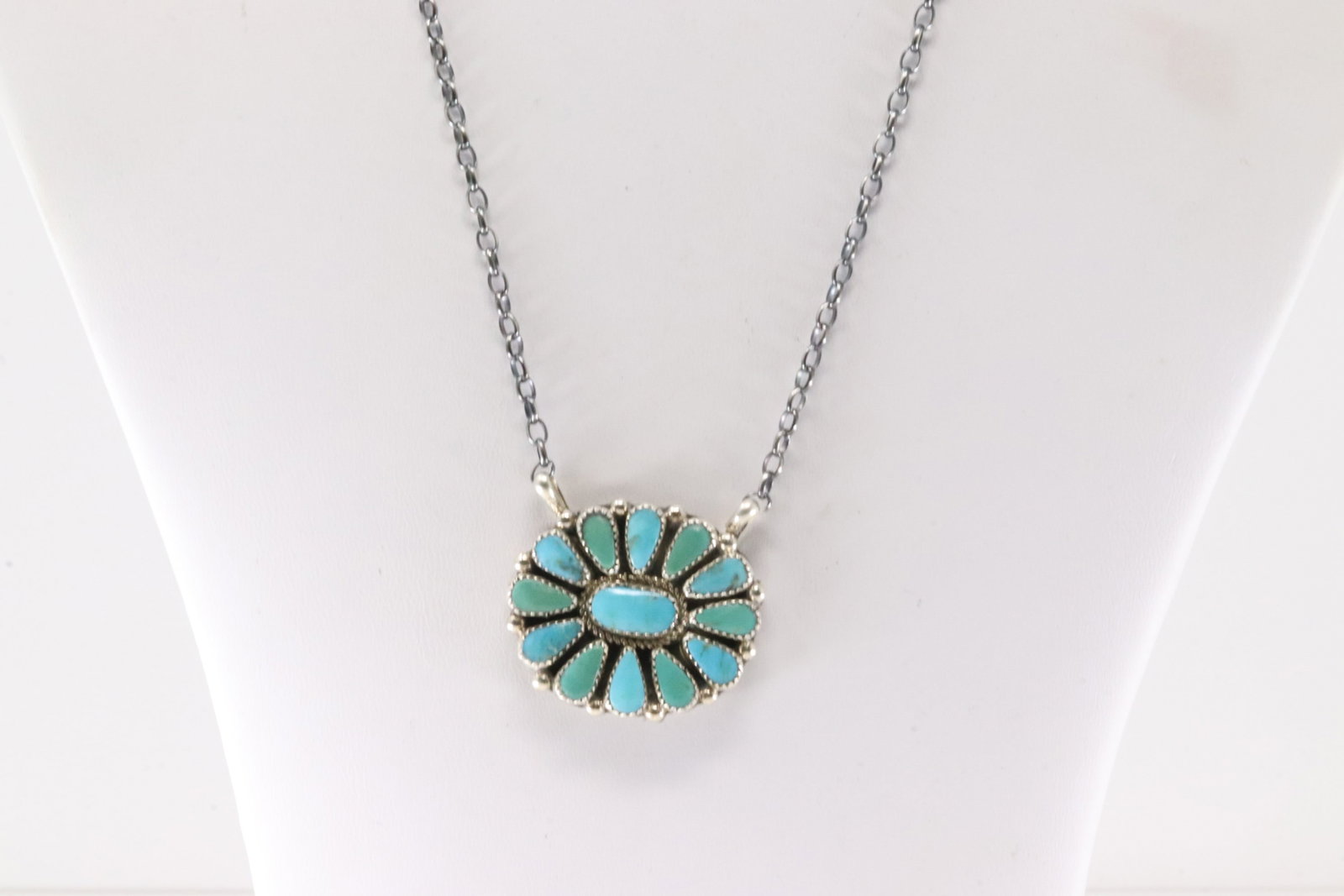 Native America Navajo Sterling Silver Kingman Turquoise Necklace By Alicia Wilson.: This is a Native America Navajo Sterling Silver Kingman Turquoise Necklace By Alicia Wilson. Necklace length: 18.00"