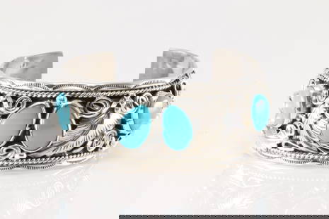 Native America Navajo Sterling Silver Kingman Turquoise Bracelet Leaf Cuff By M.Thomas.: This is a Native America Navajo Sterling Silver Kingman Turquoise Bracelet Leaf Cuff By M.Thomas. Total weight: 61.80
