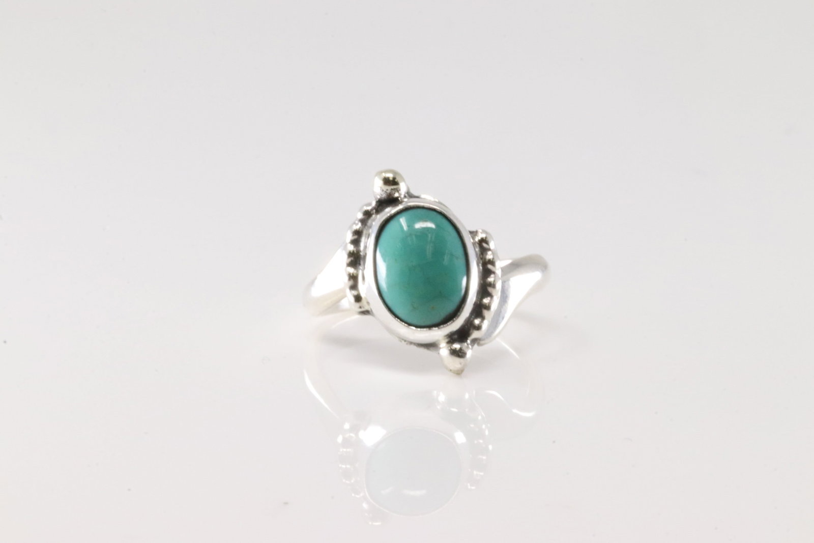 Native America Navajo Sterling Silver Turquoise Ring By Robert Martinez.: This is a Native America Navajo Sterling Silver Turquoise Ring By Robert Martinez. Ring size: 5.50.
