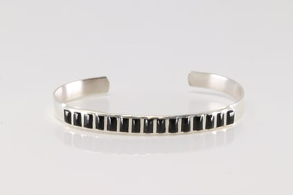 Native America Navajo Sterling Silver Black Onyx Bracelet Cuff.