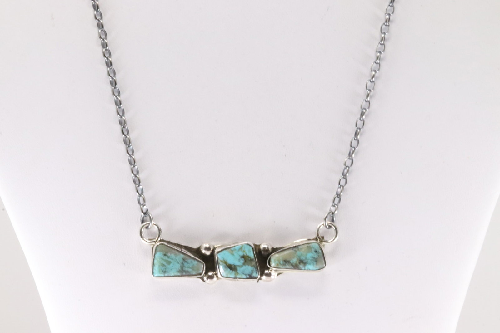 Native America Zuni Sterling Silver Kingman Turquoise Necklace By Jude Candelaria.: This is a Native America Zuni Sterling Silver Kingman Turquoise Necklace By Jude Candelaria. Necklace length: 18.00"