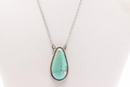 Native America Navajo Sterling Silver Kingman Turquoise Necklace By Clifton Davis.