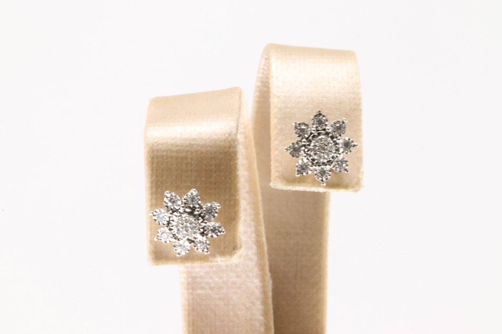 Diamond Stud Earring 10Kt. (1 of 3)