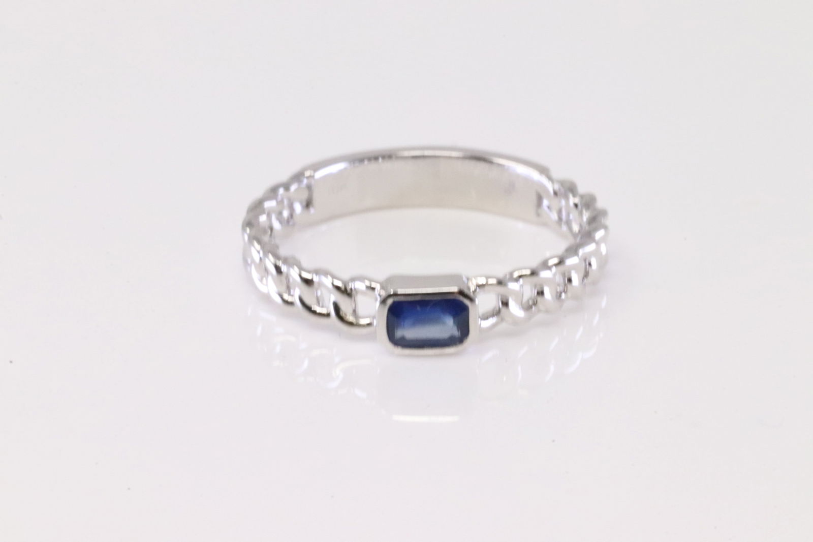 Sapphire Ring 10Kt. (1 of 4)