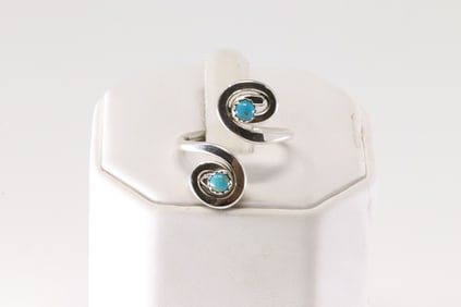 Native America Navajo Sterling Silver Turquoise Ring By Gerald & Yolanda Skeets.