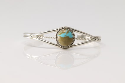 Native America Navajo Sterling Silver Turquoise Bracelet Cuff.