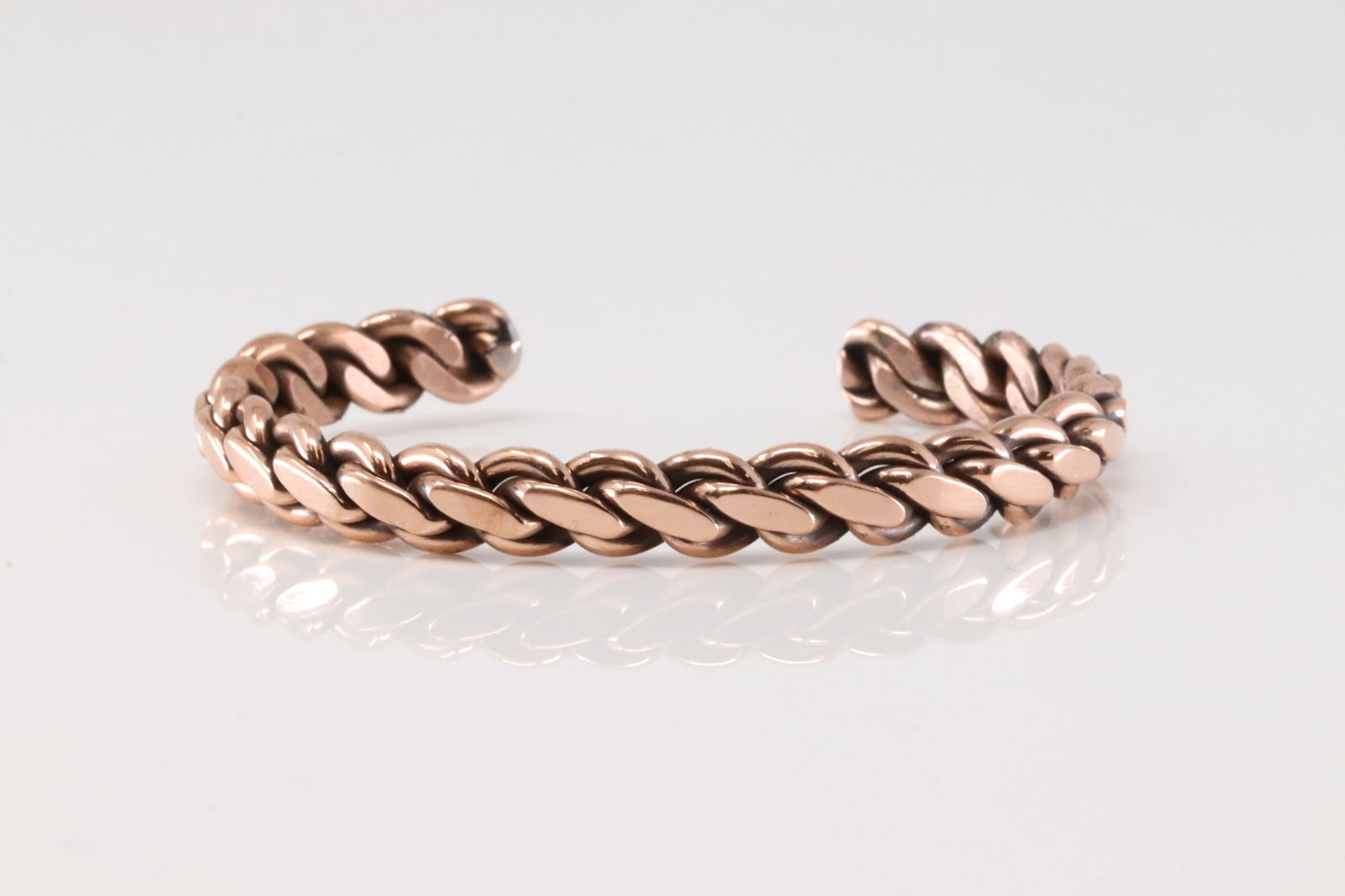 Native America Navajo Copper Bracelet Cuff By Elaine Tahe.: This is a Native America Navajo Copper Bracelet Cuff By Elaine Tahe.