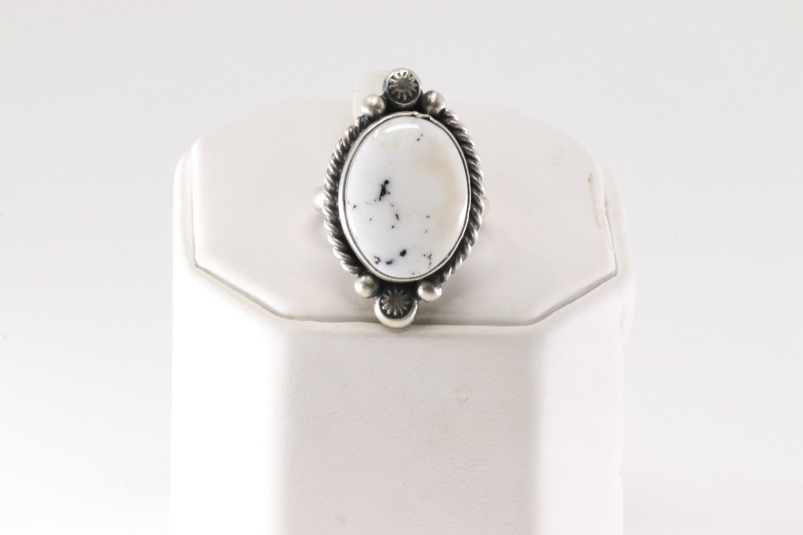 Native America Navajo Sterling Silver White Buffalo Ring By Eugene Belone.: This is a Native America Navajo Sterling Silver White Buffalo Ring By Eugene Belone. Ring size: 8.00.