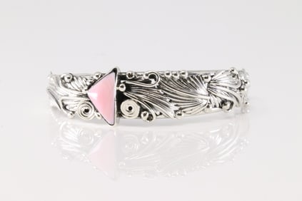 Native America Navajo Sterling Silver Pink Conch Shell Floral Bracelet Cuff By Emerson Delgarito.