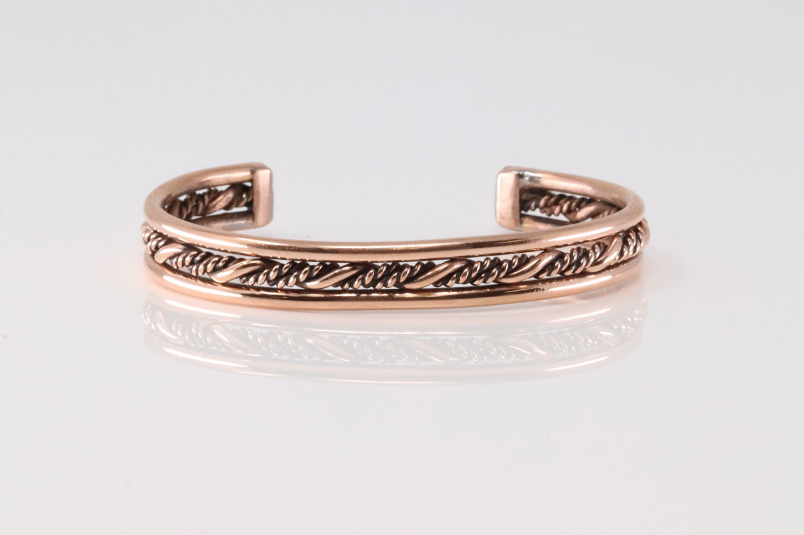 Native America Navajo Copper Bracelet Cuff By Elaine Tahe.: This is a Native America Navajo Copper Bracelet Cuff By Elaine Tahe.