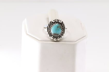 Native America Navajo Sterling Silver Turquoise Ring.