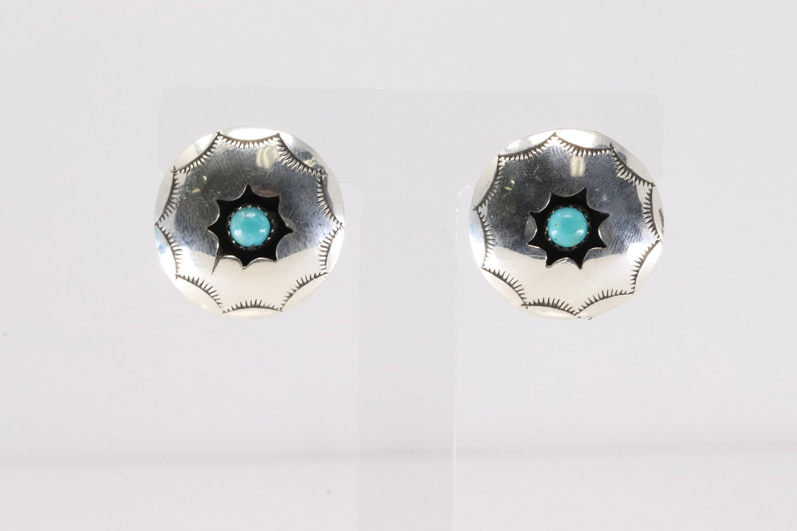 Native America Navajo Sterling Silver Kingman Turquoise Post Earring's By Felix Perry.: This is a Native America Navajo Sterling Silver Kingman Turquoise Post Earring's By Felix Perry.