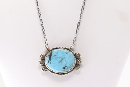 Native America Navajo Sterling Silver Kingman Turquoise Necklace By Virginia Hinio.