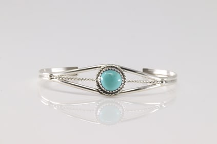 Native America Navajo Sterling Silver Turquoise Bracelet Cuff.