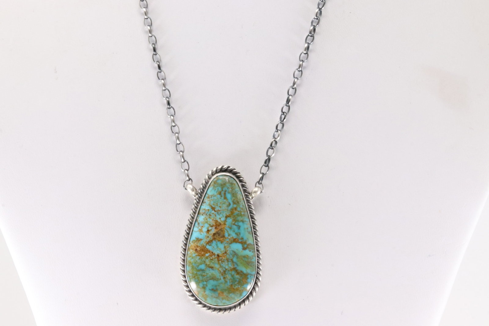 Native America Navajo Sterling Silver Kingman Turquoise Necklace By Johnny Dixon.: This is a Native America Navajo Sterling Silver Kingman Turquoise Necklace By Johnny Dixon. Necklace length: 16.00"