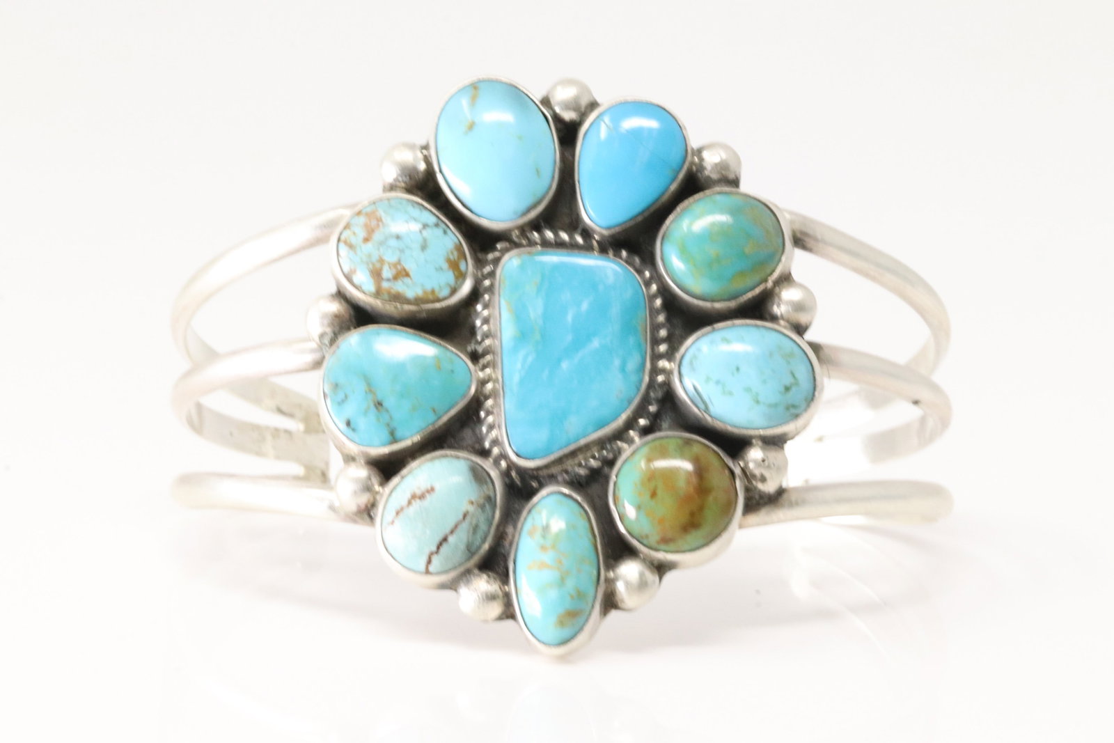Native America Navajo Sterling Silver Kingman Turquoise Barcelet Cuff By Gerldine James.: This is a Native America Navajo Sterling Silver Kingman Turquoise Barcelet Cuff By Gerldine James.