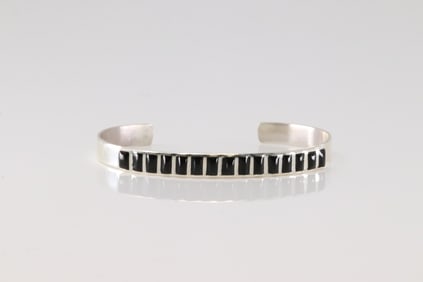 Native America Navajo Sterling Silver Black Onyx Bracelet Cuff.