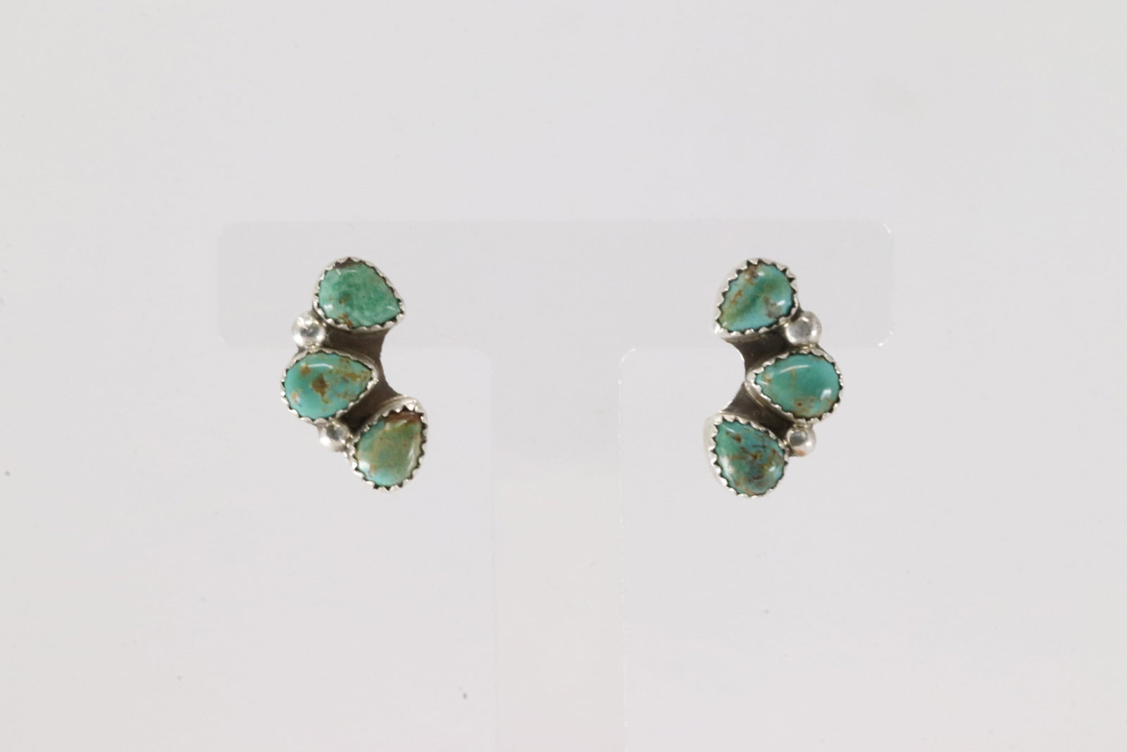 Native America Navajo Sterling Silver Kingman Turquoise Post Earring's By Maxine Ramirez.: Native America Navajo Sterling Silver Kingman Turquoise Post Earring's By Maxine Ramirez.