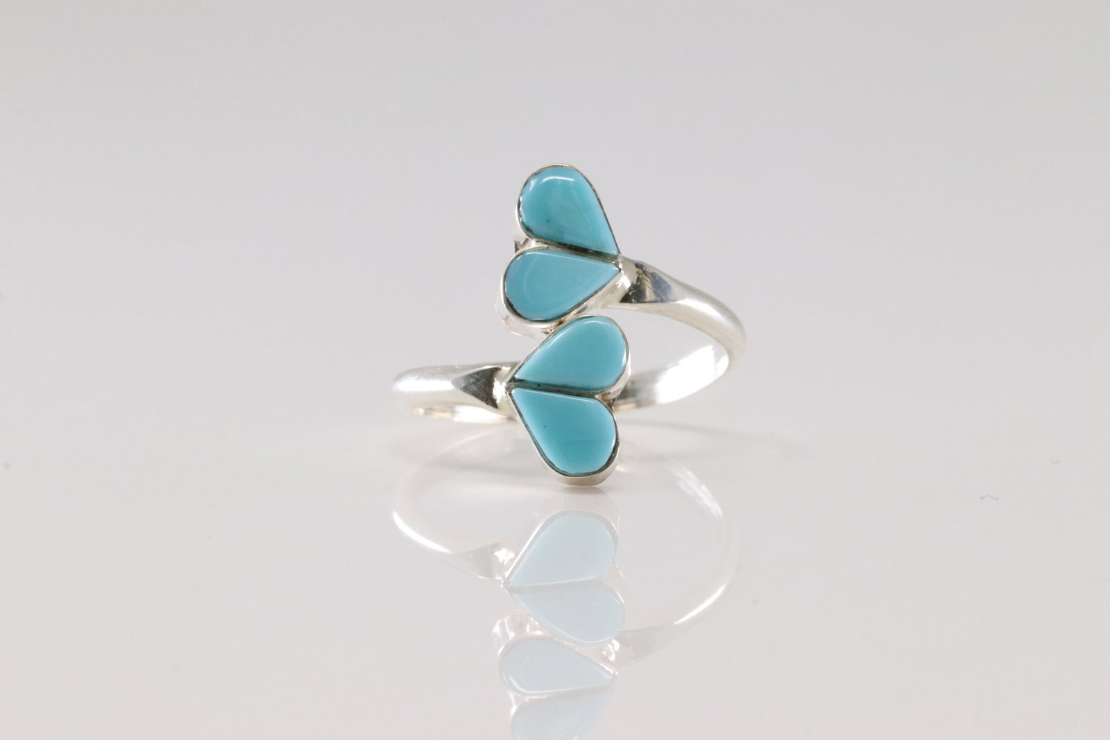 Native America Zuni Sterling Silver Turquoise Inlay Heart Ring By Linda Chavez.: This is a Native America Zuni Sterling Silver Turquoise Inlay Heart Ring By Linda Chavez. Rind size: 7.00.