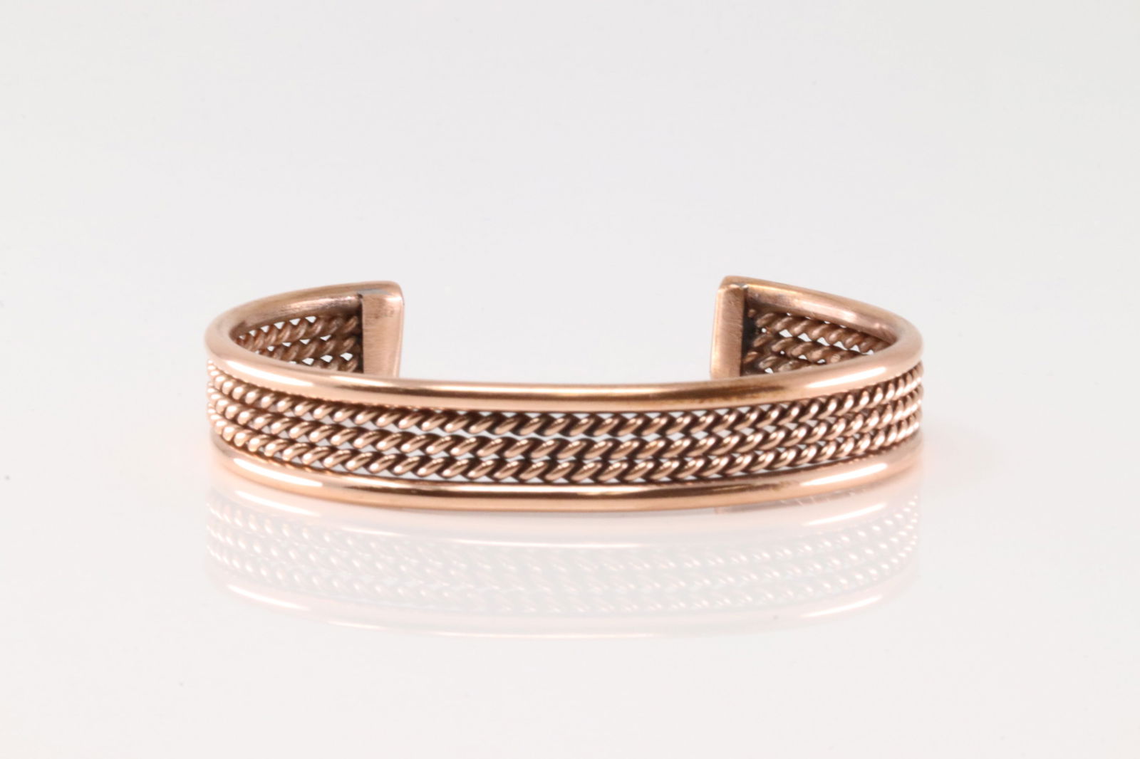 Native America Navajo Copper Bracelet Cuff By Elaine Tahe.: This is a Native America Navajo Copper Bracelet Cuff By Elaine Tahe.