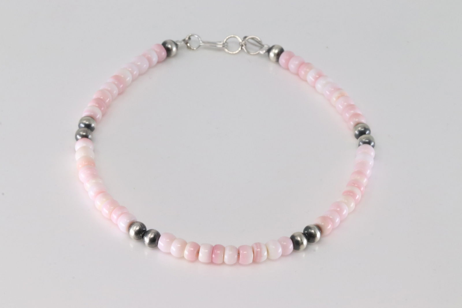 Native America Navajo Sterling Silver Pink Conch Shell & Pearl Beaded Bracelet Link. (1 of 3)