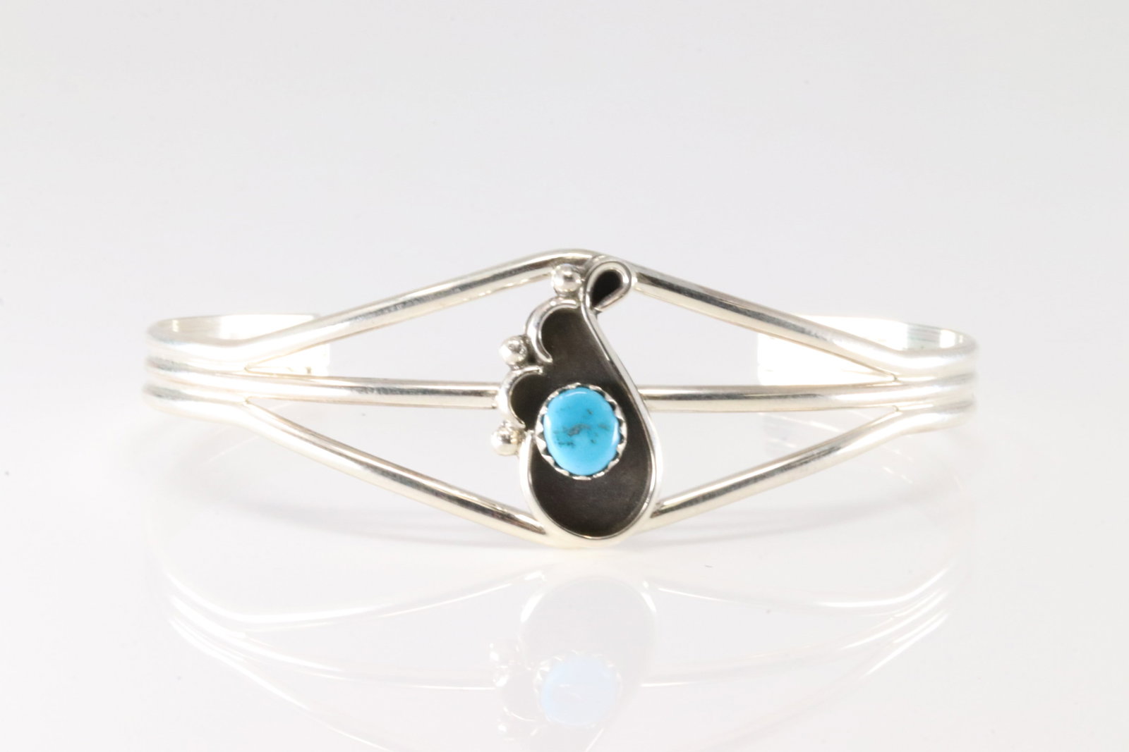 Native America Navajo Sterling Silver Turquoise Bracelet Cuff By Y.: This is a Native America Navajo Sterling Silver Turquoise Bracelet Cuff By Y.