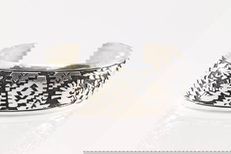 Native America Navajo Sterling Silver Design Stamped Bracelet Cuff By T&R Singer.: This is a Native America Navajo Sterling Silver Design Stamped Bracelet Cuff By T&R Singer.