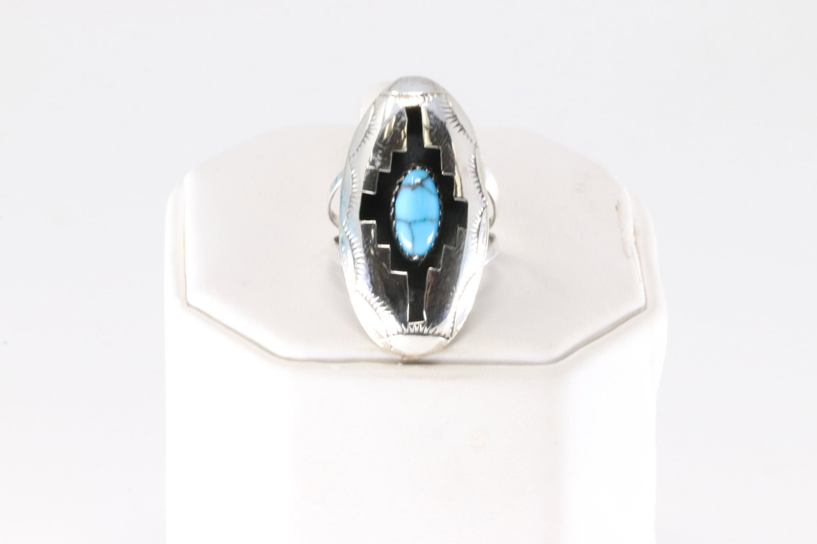 Native America Navajo Sterling Silver Turquoise Ring By Felix Perry.: This is a Native America Navajo Sterling Silver Turquoise Ring By Felix Perry. Ring size: 6.50.
