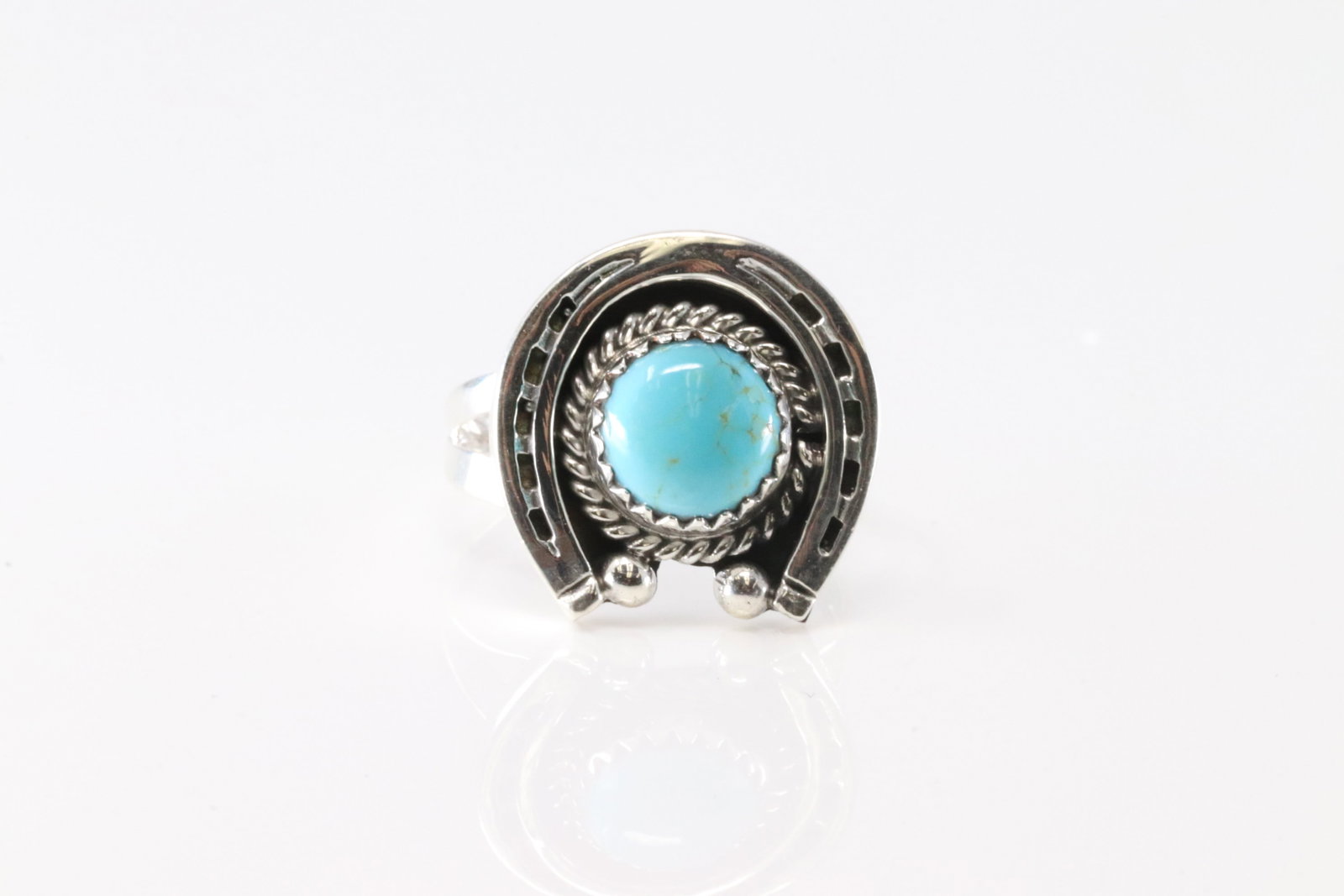 Native America Navajo Sterling Silver Turquoise Naja Ring By Alice Rose Saunders.: This is a Native America Navajo Sterling Silver Turquoise Naja Ring By Alice Rose Saunders. Ring size: 6.75.