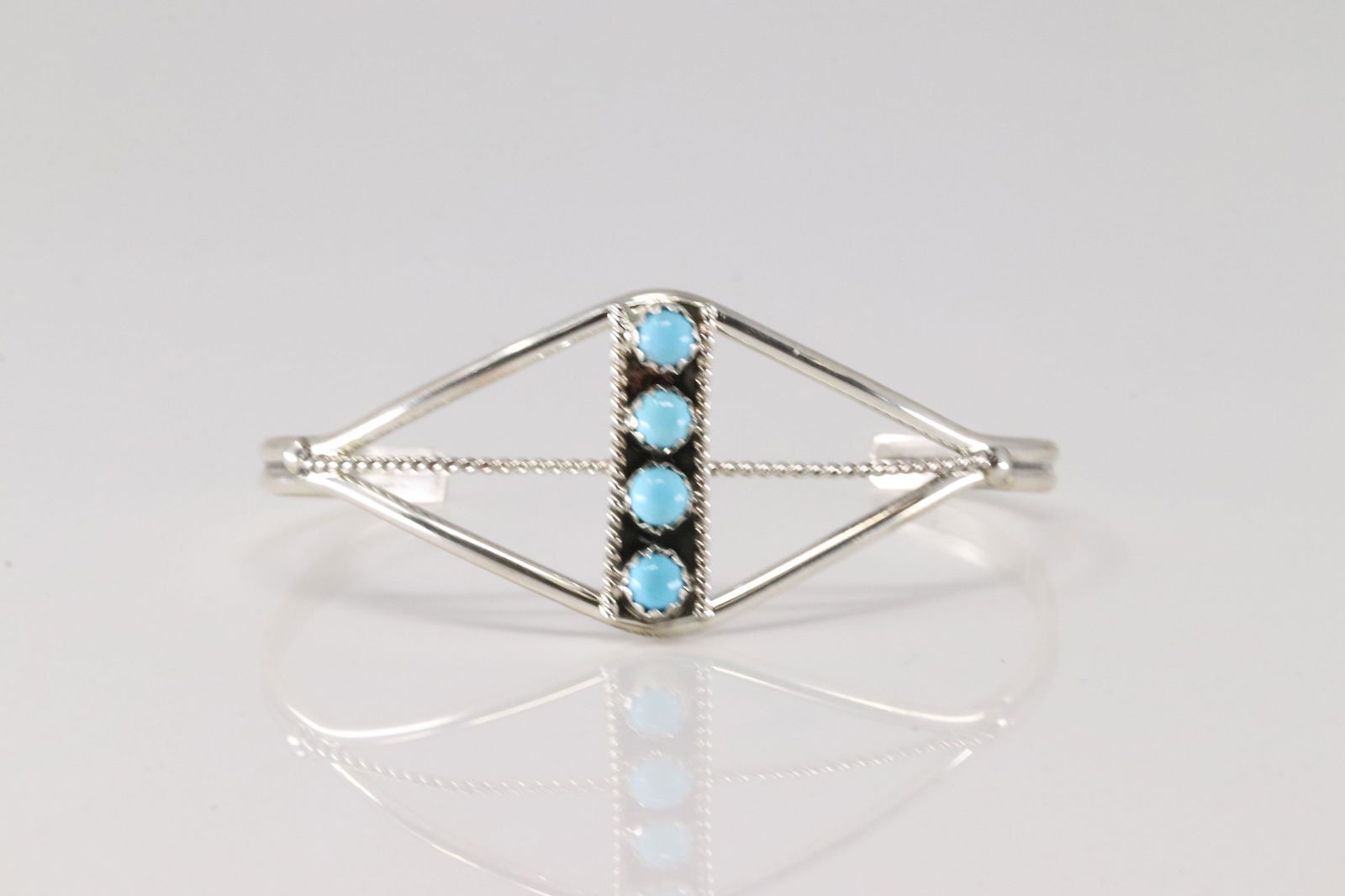 Native America Navajo Sterling Silver Turquoise Bracelet 4 Stone Cuff. (1 of 3)