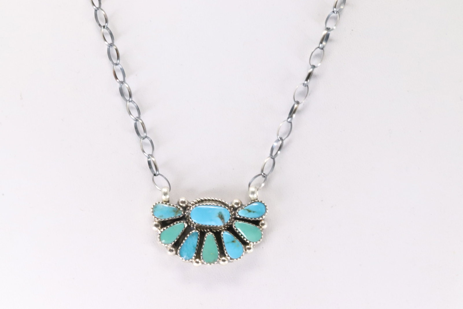 Native America Navajo Sterling Silver Kingman Turquoise Necklace By Alicia Wilson.: This is a Native America Navajo Sterling Silver Kingman Turquoise Necklace By Alicia Wilson. Neckalce length: 16.00"