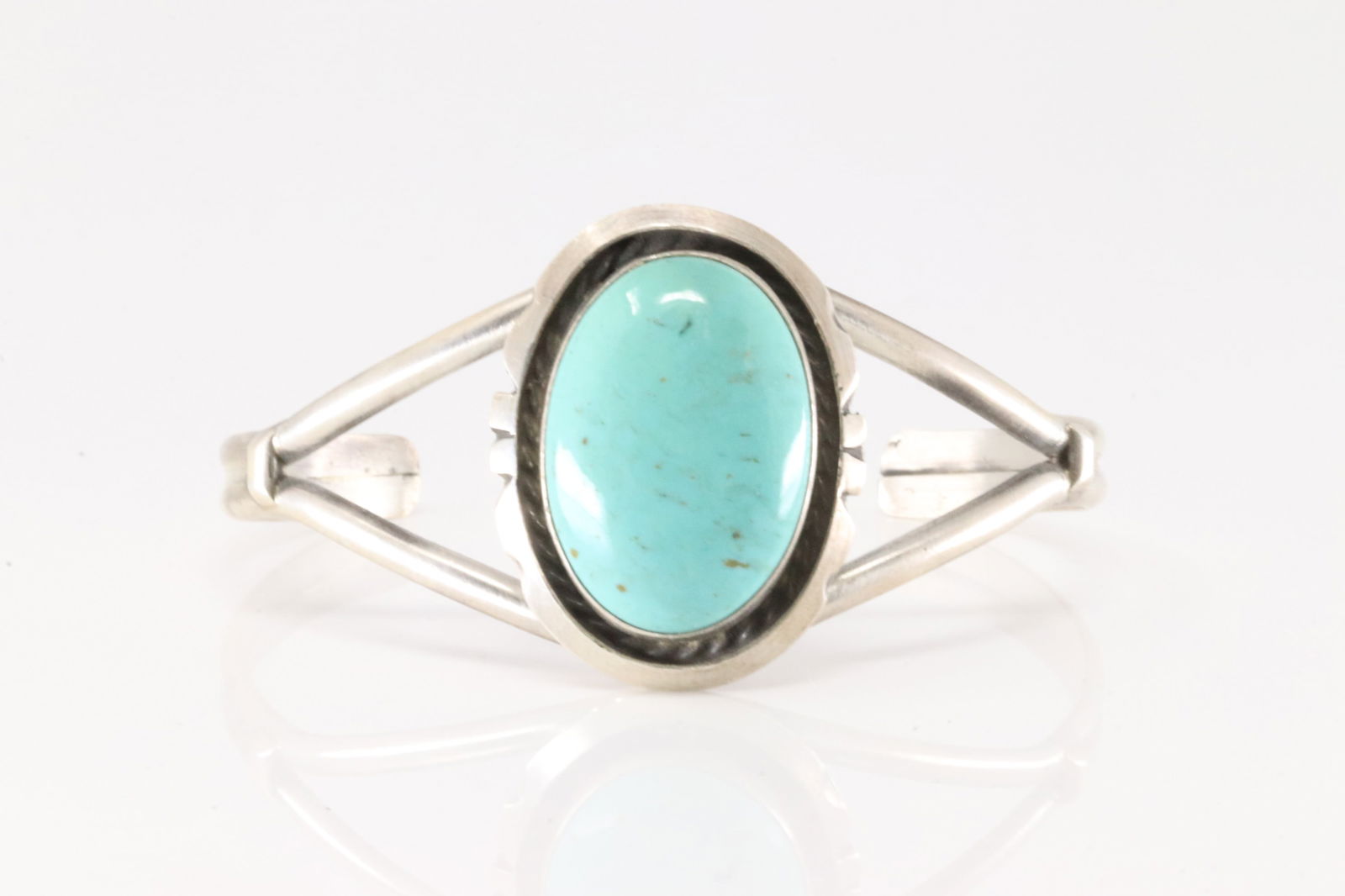Native America Navajo Sterling Silver Kingman Turquoise Bracelet Cuff By Augustine Largo.: This is a Native America Navajo Sterling Silver Kingman Turquoise Bracelet Cuff By Augustine Largo.